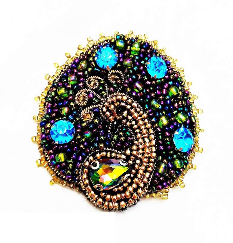 سنجاق سینه زنانه مدل جواهر دوزی شده