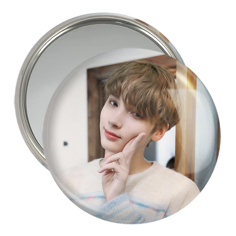 آینه جیبی خندالو مدل هیونینگ کای گروه تی اکس تی TXT  کد 20005