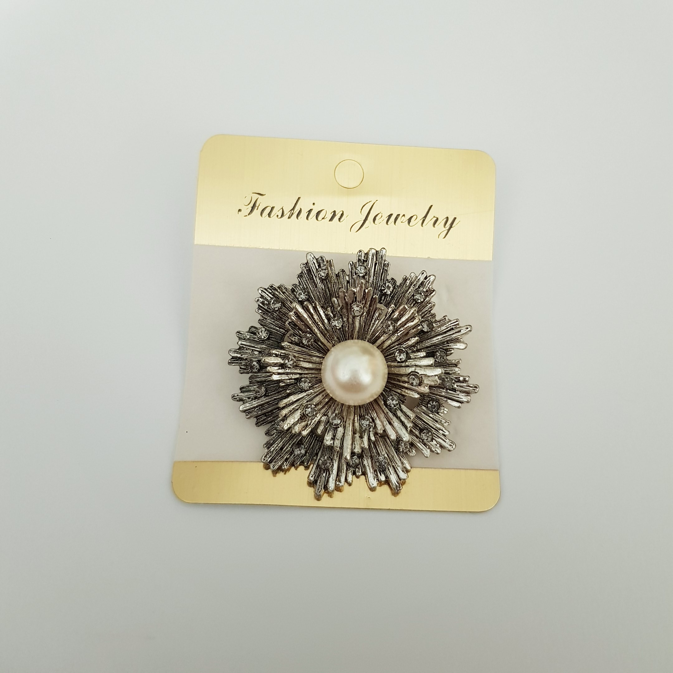 سنجاق سینه زنانه مدل گل مرواریدی و نگین سنجاق سینه زنانه مدل گل مرواریدی و نگین