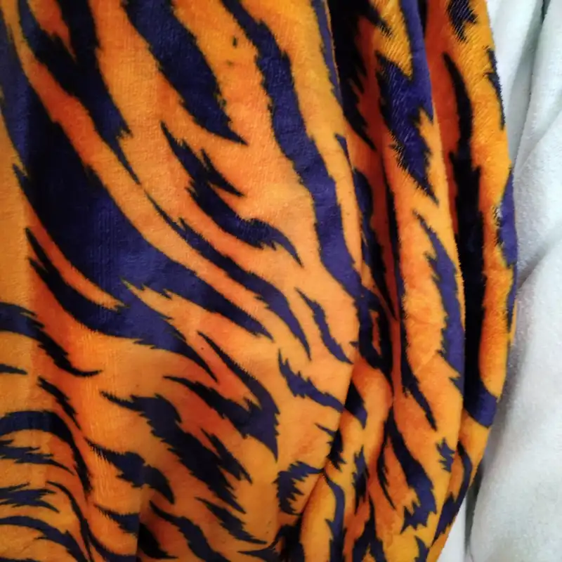 پارچه لباس مدل مخمل سابتل طرح پلنگی کد PO150