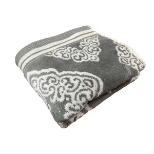 حوله دستی ماندگار مدل کلاسیک کد 1001 سایز 70×35 سانتی متر