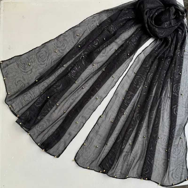 شال زنانه مدل حریر شیشه ای زمینه هایلایت گل گلی دستک مروارید پانچ شده