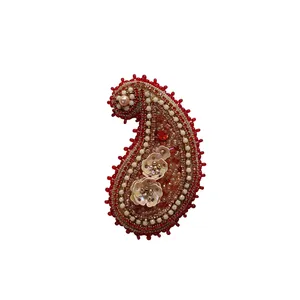 گل سینه دست ساز زنانه مدل بته ترمه
