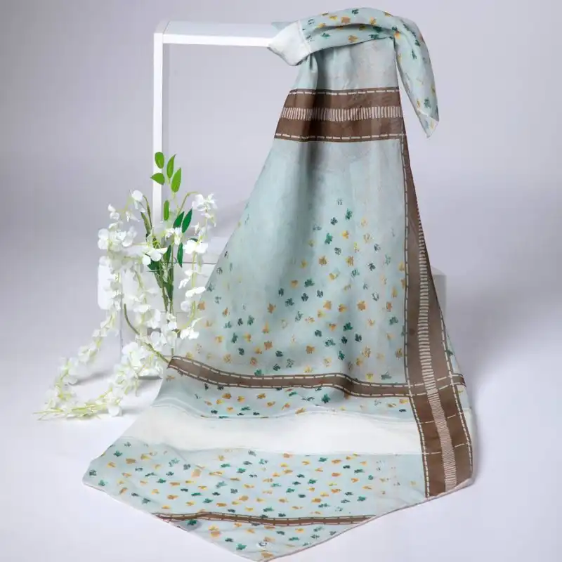 روسری زنانه مدل گلدار خط چین