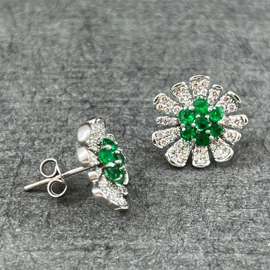 گوشواره طلا 18 عیار زنانه دوست خوب مدل Emerald dk513 -  - 3