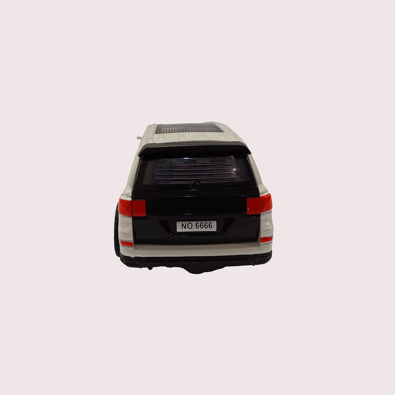 ماشین بازی مدل عقب کش فلزی طرح تویوتا لندکروز