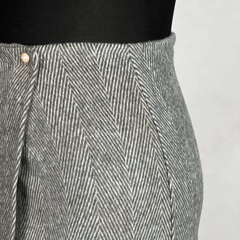 عکس شماره 17 : ست کت و دامن رسمی زنانه مدل پشمی کجراه کد ak1469