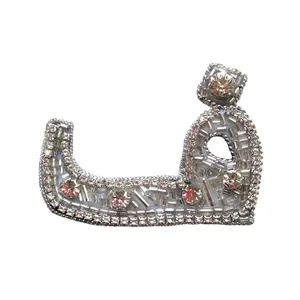 گل سینه زنانه مدل حروف فارسی