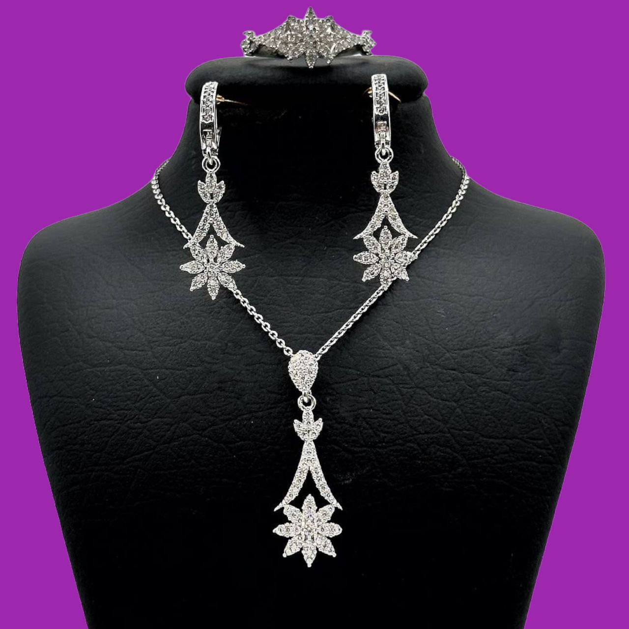 نیم ست نقره زنانه مدل ماه و ستاره کد 0126 نیم ست نقره زنانه مدل ماه و ستاره کد 0126