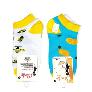 جوراب ساق کوتاه دخترانه مدل زنبوری مجموعه 2 عددی