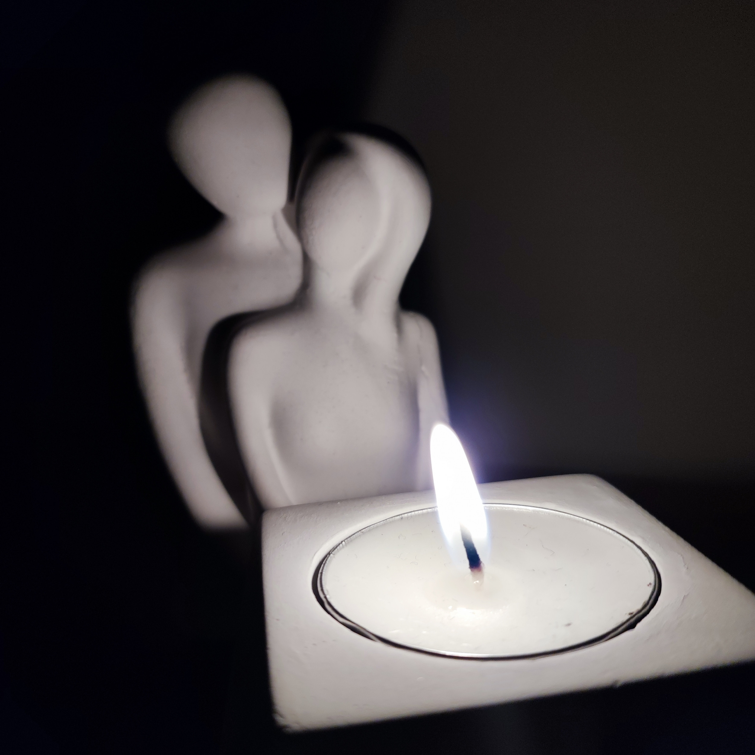 مجسمه مدل  زوج عاشق طرح دربرگرفته به همراه جاشمعی