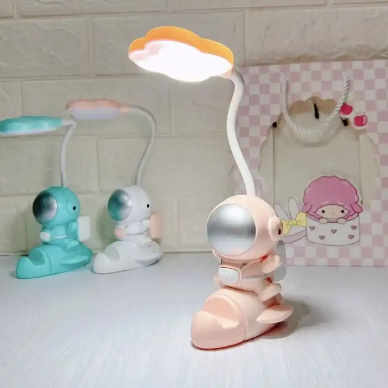 چراغ مطالعه مدل فضانورد و ابر کد 01