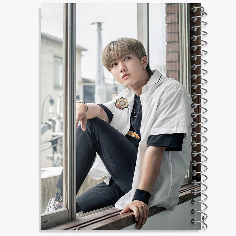 دفتر مشق 50 برگ خندالو مدل چانگبین گروه استری کیدز Stray Kids  کد 11869