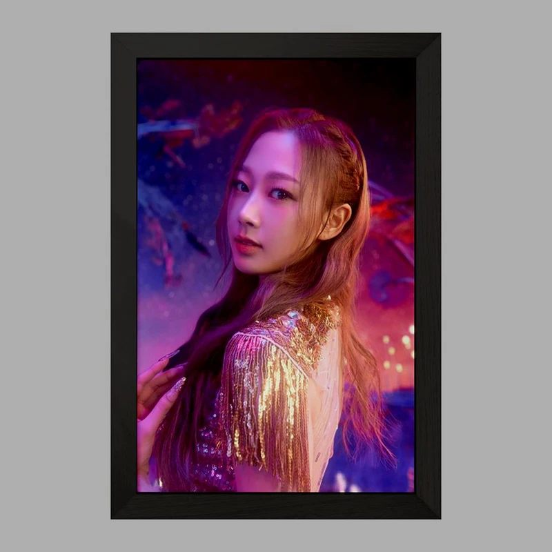 تابلو خندالو مدل جیزل گروه آسپا Aespa  کد 12476