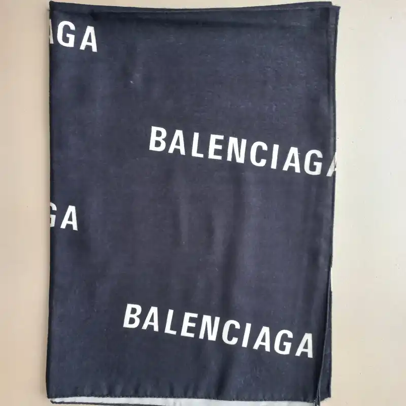 شال زنانه بالنسیاگا مدل موهر پاییزی زمستانی