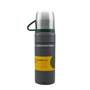 فلاسک مدل GS-M-207384 گنجایش 0.69 لیتر به همراه لیوان سفری