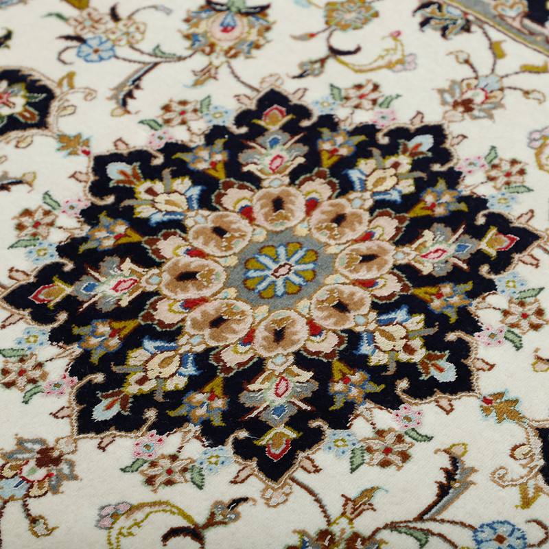 فرش دستبافت یک و نیم متری مدل بافت ایلام گل ابریشم کد 598187