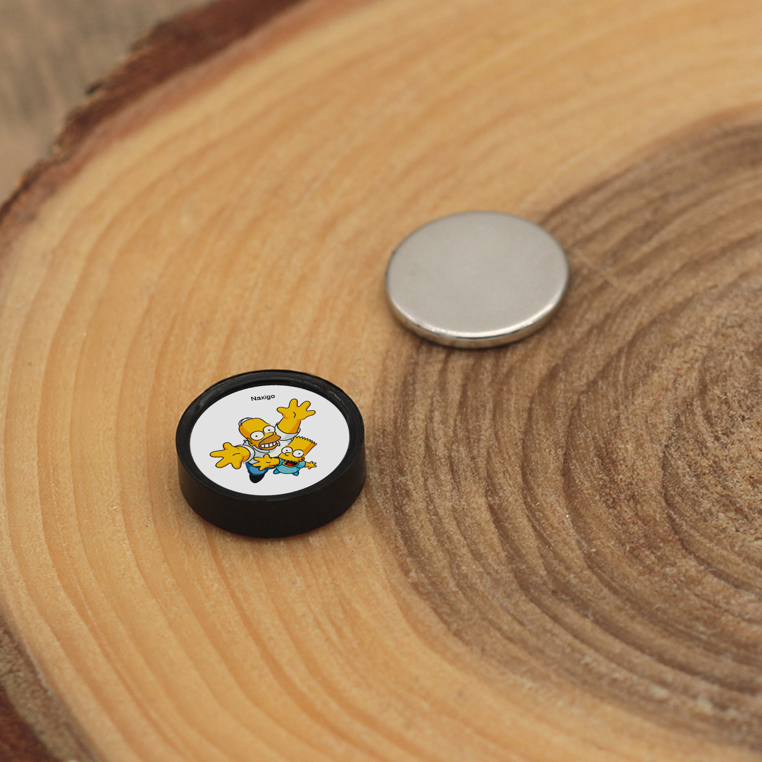 پیرسینگ گوش ناکسیگو مدل شب تاب طرح سیمپسون ها کد PM6490 پیرسینگ گوش ناکسیگو مدل شب تاب طرح سیمپسون ها کد PM6490