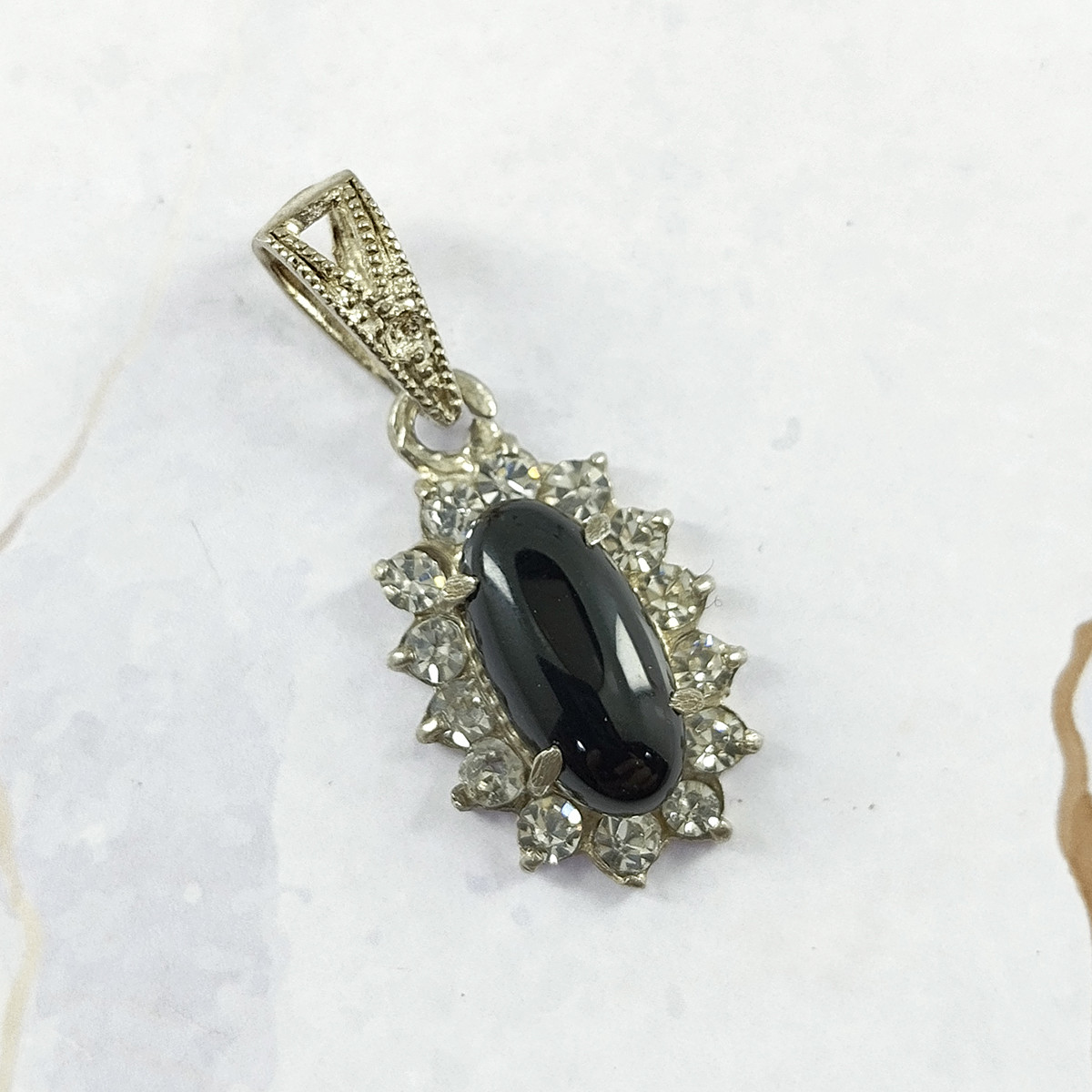 آویز گردنبند نقره زنانه سلین کالا مدل عقیق اونیکس کد 117 آویز گردنبند نقره زنانه سلین کالا مدل عقیق اونیکس کد 117