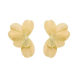 گوشواره میخی زنانه مدل گلبرگ کد s125