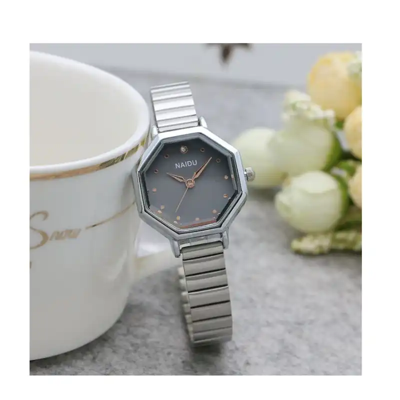 ساعت مچی عقربه ای زنانه نایدو مدل صفحه لوزی شیشه تراش کد 3
