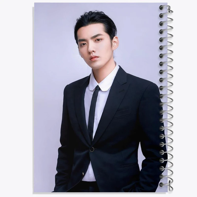 دفتر ژورنال نویسی 50 برگ خندالو مدل نقطه ای طرح کریس وو گروه اکسو EXO کد 13419