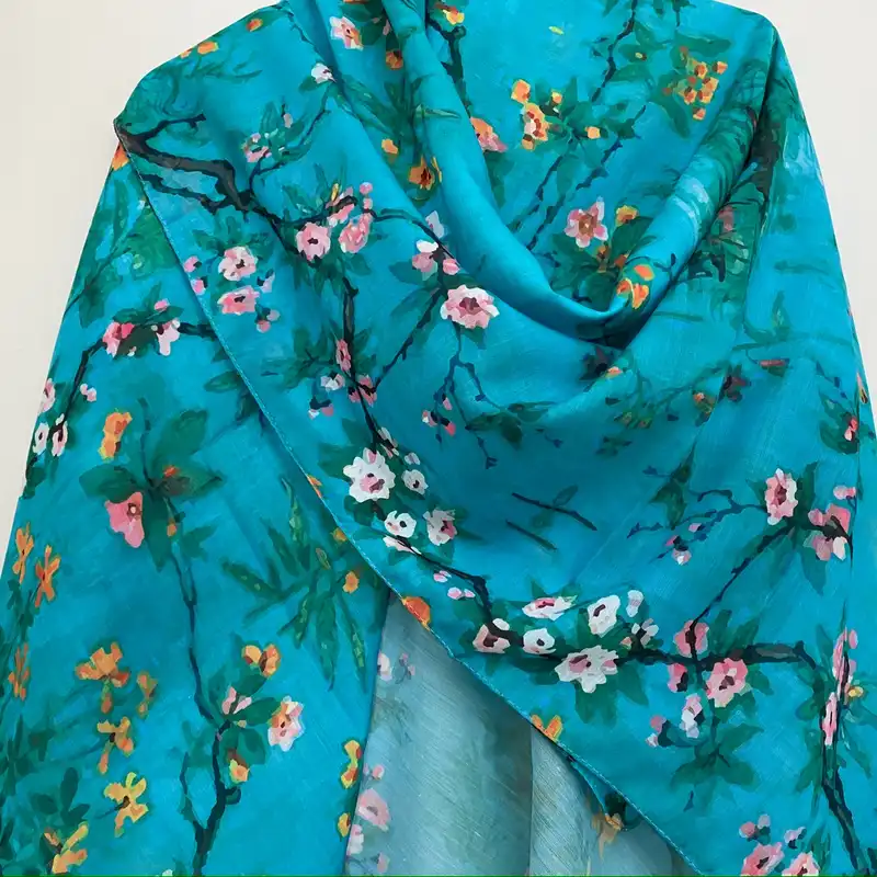 روسری زنانه مدل نخ اسپان منگوله دار کد 690