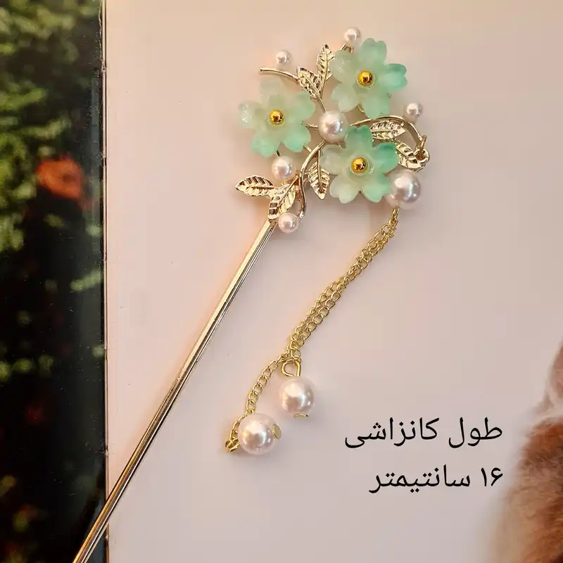 گیره مو زنانه مدل کانزاشی سه گل آویزدار کد brg k4325