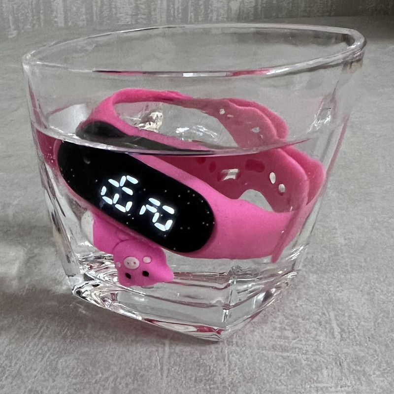 ساعت مچی دیجیتال بچگانه مدل ضد آب سیلیکونی  خوک خوابیده PIG PIN کد BB