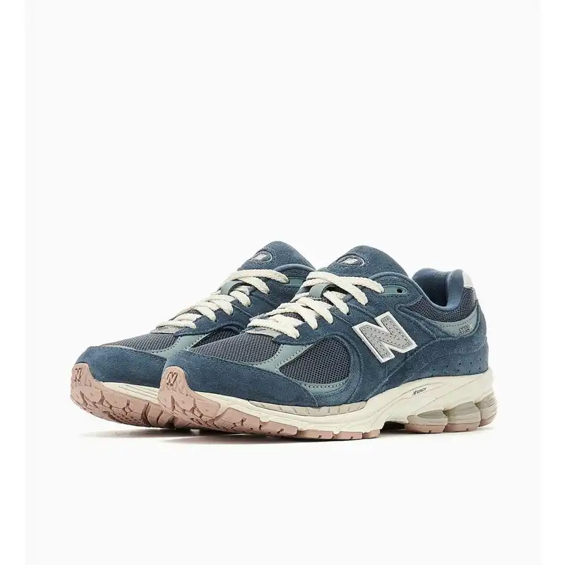 کفش پیاده روی مدل 2002 r