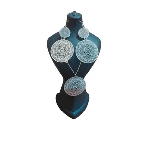 گردنبند زنانه مدل پنجره ای