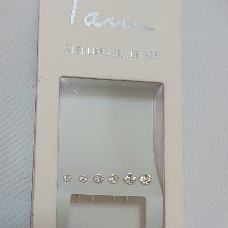 گوشواره نقره زنانه آی ام مدل زیرکنیا مجموعه 3 عددی گوشواره نقره زنانه آی ام مدل زیرکنیا مجموعه 3 عددی