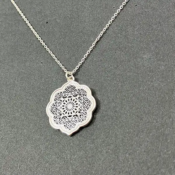 گردنبند زنانه سیکس مدل سنتی ترمه