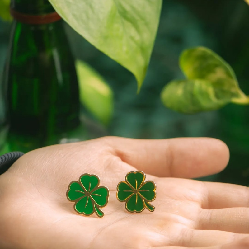 گل سینه مدل چهار برگ شبدر