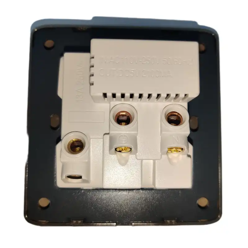 پریز مدل مولتی یو اس بی کلیددار