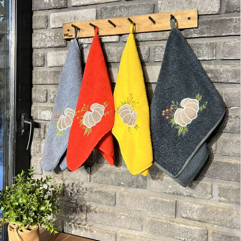 حوله دستی مدل گلدوزی طرح کدو سایز 60*38 سانتی متر