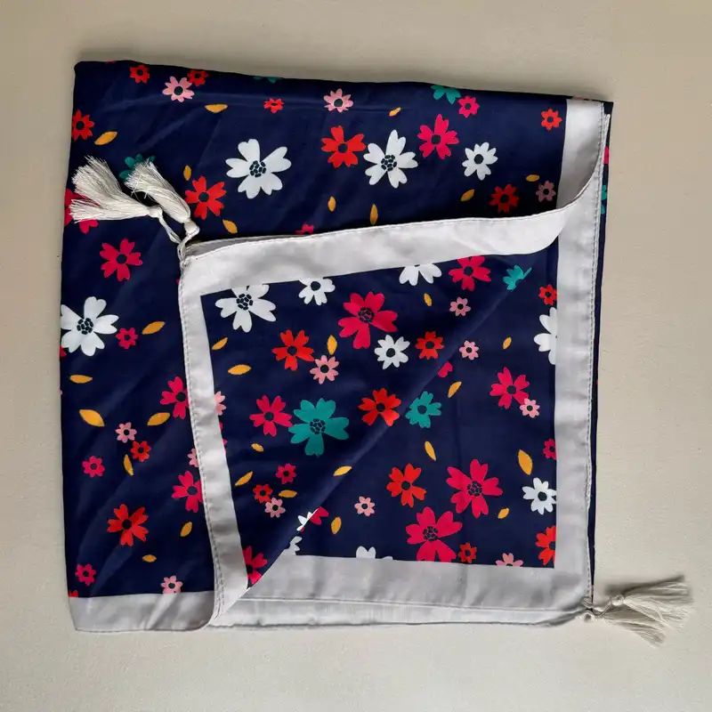 روسری زنانه مدل نخی شاد گلدار قواره بزرگ منگوله دار چهار فصل کد 3