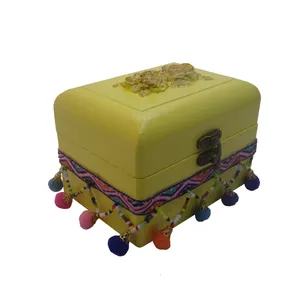 جعبه‌هدیه‌ طرح‌گل‌برجسته کد01