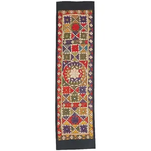 رومیزی سوزن دوزی کد SOOZRA100