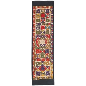رومیزی سوزن دوزی کد SOOZRA100