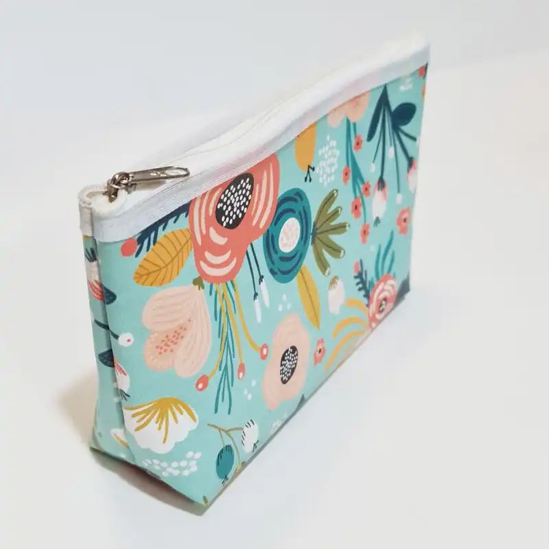 کیف لوازم آرایش زنانه طرح گل پیونی مدل MCA260522