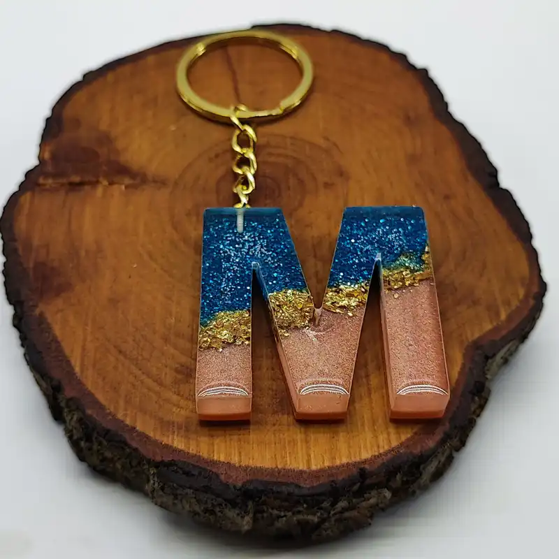 جاکلیدی رزینی مدل حرف انگلیسی M شاین