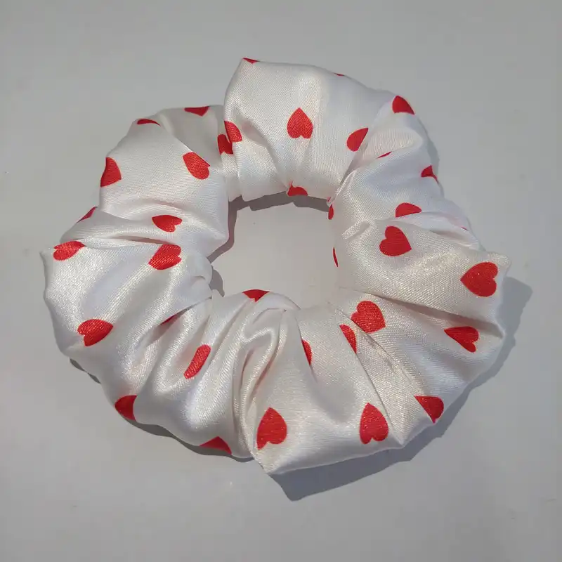 کش مو زنانه مدل اسکرانچی ساتن طرح قلبی کد ap101