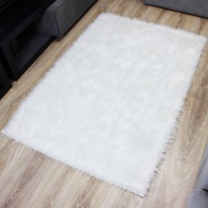 نقد و بررسی فرش ماشینی شاران هوم طرح خز پرز بلند زمینه سفید توسط خریداران