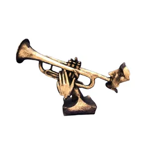 مجسمه مدل شیپور زن