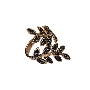 انگشتر زنانه مدل گلبرگ بهار