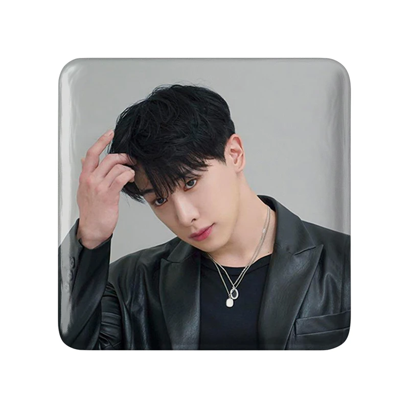 مگنت خندالو طرح ونهو گروه مانستا اکس Monsta X  مدل مربعی کد 21196