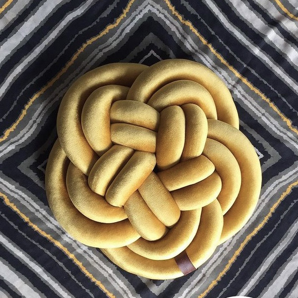 کوسن مدل گره ای گل پنج پر