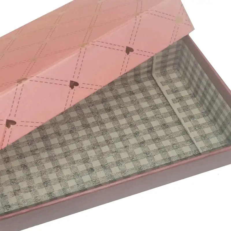 جعبه هدیه مدل طلاکوب طرح قلب کد B200