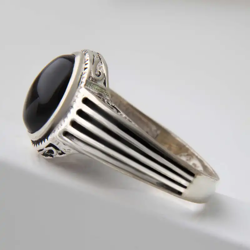 انگشتر نقره مردانه بازرگانی میلادی مدل سنگ عقیق یمنی رکاب دست ساز سیاه قلم کد AM_2180